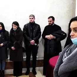 Чланови хора „Свети новомученик Станко“ посјетили гроб Митрополита Амфилохија