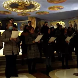 Чланови хора „Свети новомученик Станко“ посјетили гроб Митрополита Амфилохија