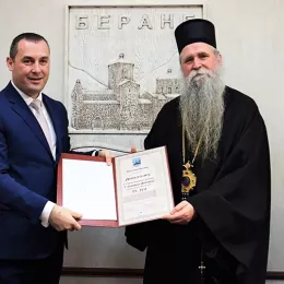 ЕПИСКОПУ ЈОАНИКИЈУ УРУЧЕНА НАГРАДА „21. ЈУЛ“