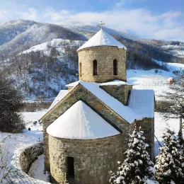 Литургија у манастиру Мајсторовина