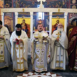 Литургија у манастиру Мајсторовина