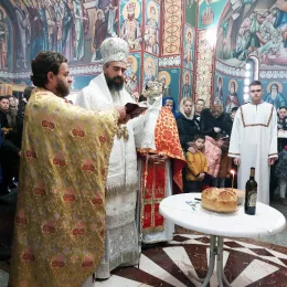 Епископ Методије на Божић бослужио у Саборном храму у Мојковцу