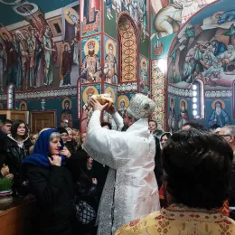 Епископ Методије на Божић бослужио у Саборном храму у Мојковцу