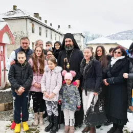 Епископ Методије на Божић бослужио у Саборном храму у Мојковцу