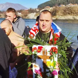 Свечано прослављено Богојављење у Беранама: Литургија и пливање за Часним крстом 