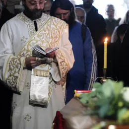 Владика Методије служио заупокојену Литургију