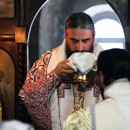 Владика Методије служио заупокојену Литургију