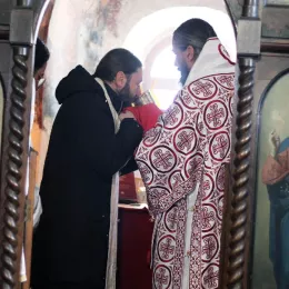 Владика Методије служио заупокојену Литургију