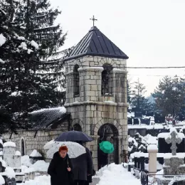 Владика Методије служио заупокојену Литургију