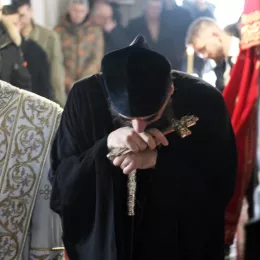 Владика Методије служио заупокојену Литургију