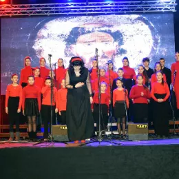 СВЕТОСАВСКУ АКАДЕМИЈУ ИСПРАТИЛО ВИШЕ ХИЉАДА ГРАЂАНА И ГОСТИЈУ