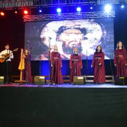 СВЕТОСАВСКУ АКАДЕМИЈУ ИСПРАТИЛО ВИШЕ ХИЉАДА ГРАЂАНА И ГОСТИЈУ