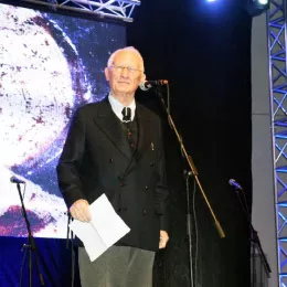 СВЕТОСАВСКУ АКАДЕМИЈУ ИСПРАТИЛО ВИШЕ ХИЉАДА ГРАЂАНА И ГОСТИЈУ