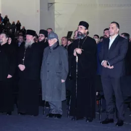 СВЕТОСАВСКУ АКАДЕМИЈУ ИСПРАТИЛО ВИШЕ ХИЉАДА ГРАЂАНА И ГОСТИЈУ