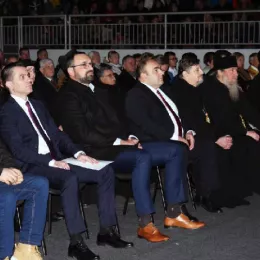 СВЕТОСАВСКУ АКАДЕМИЈУ ИСПРАТИЛО ВИШЕ ХИЉАДА ГРАЂАНА И ГОСТИЈУ