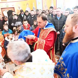 Епископ Методије на Савиндан богослужио у селу Дапсиће код Берана