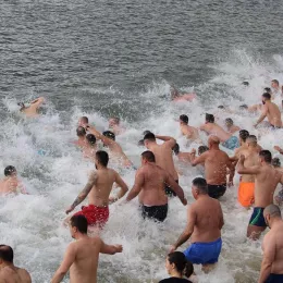 У Никшићу одржано пливање за Часни крст
