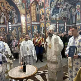Епископ Методије на празник Сабора Пресвете Богородице богослужио у Мојковцу