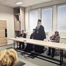 Митрополија црногорско-приморска и Епархија будимљанско-никшићка упутиле божићну донацију за адаптацију дјечијег диспанзера у Никшићу