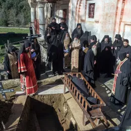 Опело и сахрана новопрестављеног монаха Митрофана Хиландарца