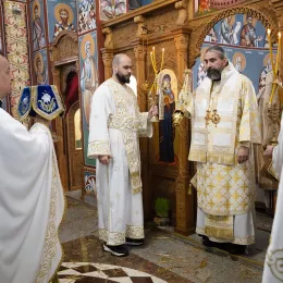 Митрополит Методије и епископ Јеротеј на празник Сабора Пресвете Богородице богослужили у Мојковцу