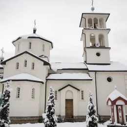 Митрополит Методије и епископ Јеротеј на празник Сабора Пресвете Богородице богослужили у Мојковцу