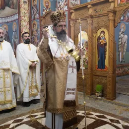 Митрополит Методије и епископ Јеротеј на празник Сабора Пресвете Богородице богослужили у Мојковцу