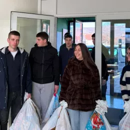 Братство православне омладине Светог Василија Острошког и ове године обрадовало најмлађе