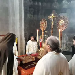 У манастиру Ђурђеви Ступови свечано дочекане светиње Светог Саве