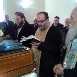 Епископ Јоаникије служио помен Сретену Митровићу