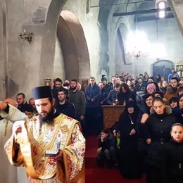 Преосвећени Епископ Јоаникије служио Литургију у Ђурђевим Ступовима