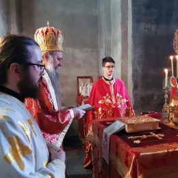 Преосвећени Владика Јоаникије служио у манастиру Ђурђеви Ступови