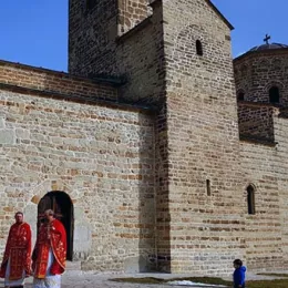 Преосвећени Владика Јоаникије служио у манастиру Ђурђеви Ступови