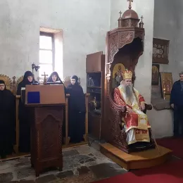 Преосвећени Владика Јоаникије служио у манастиру Ђурђеви Ступови
