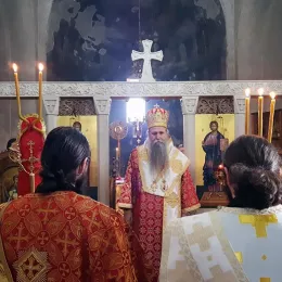 Преосвећени Владика Јоаникије служио у манастиру Ђурђеви Ступови