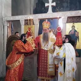 Преосвећени Владика Јоаникије служио у манастиру Ђурђеви Ступови
