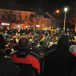 Отац Обрен Јовановић на литији у Никшићу