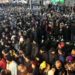 Отац Обрен Јовановић на литији у Никшићу