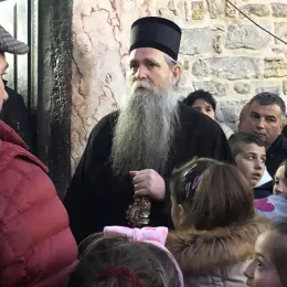 Владика Јоаникије поручио у Ђурђевим Ступовима