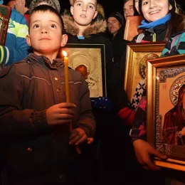 Протојереј-ставрофор Борис Брајовић на литији у Никшићу