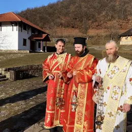 Епископ Јоаникије на Света три јерарха служио Литургију у манастиру Ђурђеви Ступови