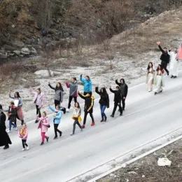 Крстина са својом породицом у молитвеном ходу за одбрану Светиња