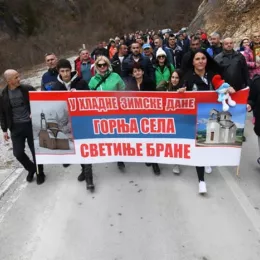 Крстина са својом породицом у молитвеном ходу за одбрану Светиња