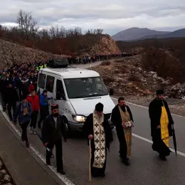 Литија из Косијерева кренула ка Саборном храму у Никшићу
