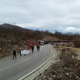 Литија из Косијерева кренула ка Саборном храму у Никшићу