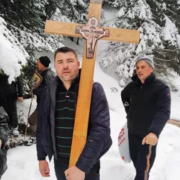 Поносно и с љубављу у одбрани Светиња