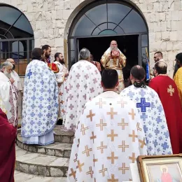 Епископи Јоаникије и Јован у Дајбабама служили помен оцу Луки (Анићу)