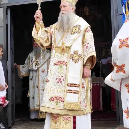 Епископи Јоаникије и Јован у Дајбабама служили помен оцу Луки (Анићу)