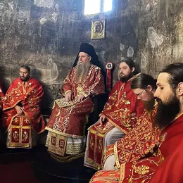 Архијерејска Литургија у Ђурђевим Ступовима