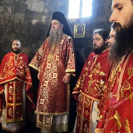 Архијерејска Литургија у Ђурђевим Ступовима